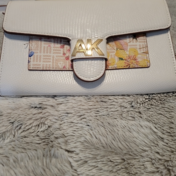 Shoulder bag - Picture 2 of 3